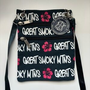 Robin Ruth passport bag